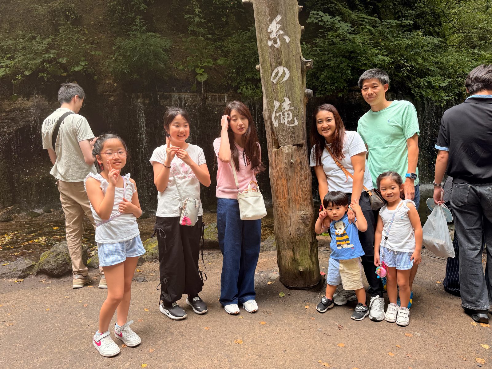 白糸の滝前で全員集合