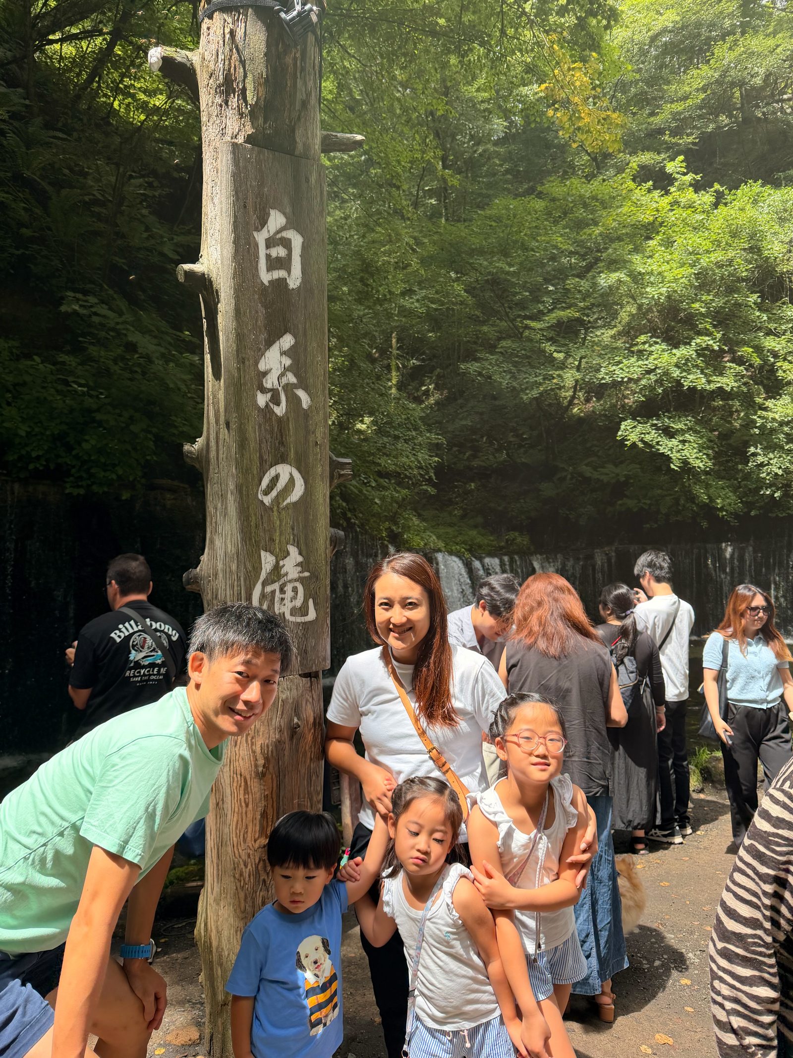 橋の上で記念撮影